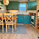 Hon70pj Kleines In *